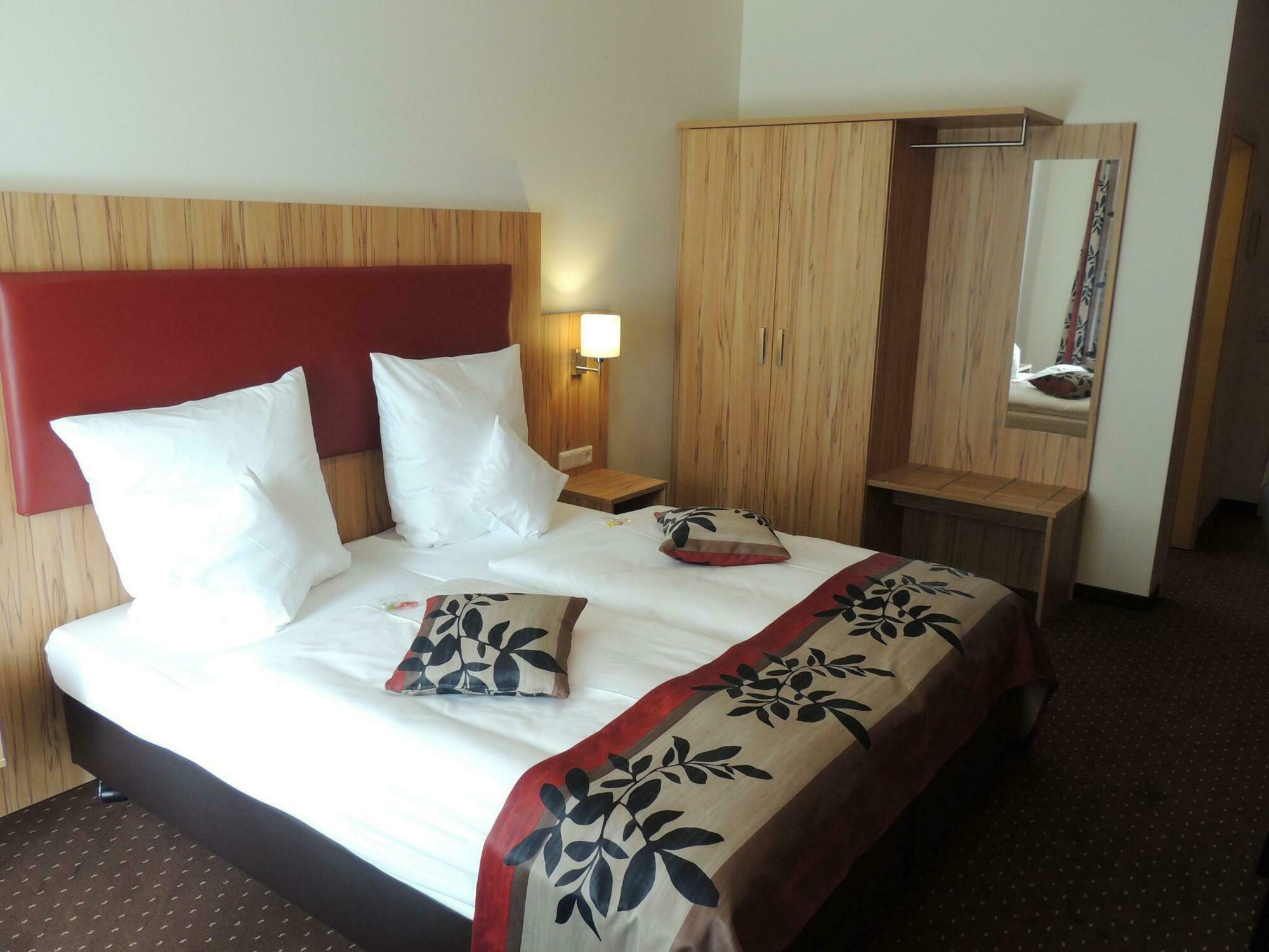 Sutter'S Landhaus Hotel Gensingen Ngoại thất bức ảnh